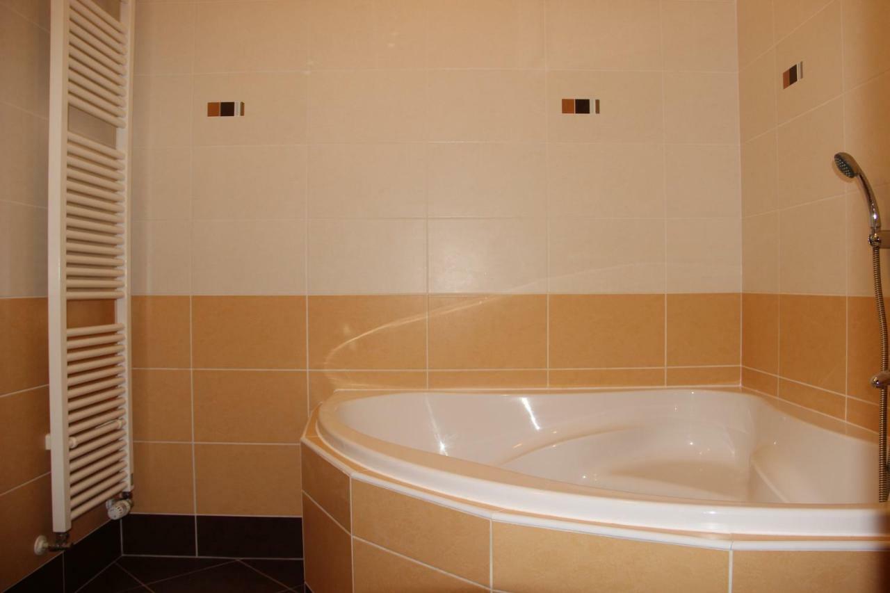 H+ Apartman Letiste Praha Apartment ภายนอก รูปภาพ