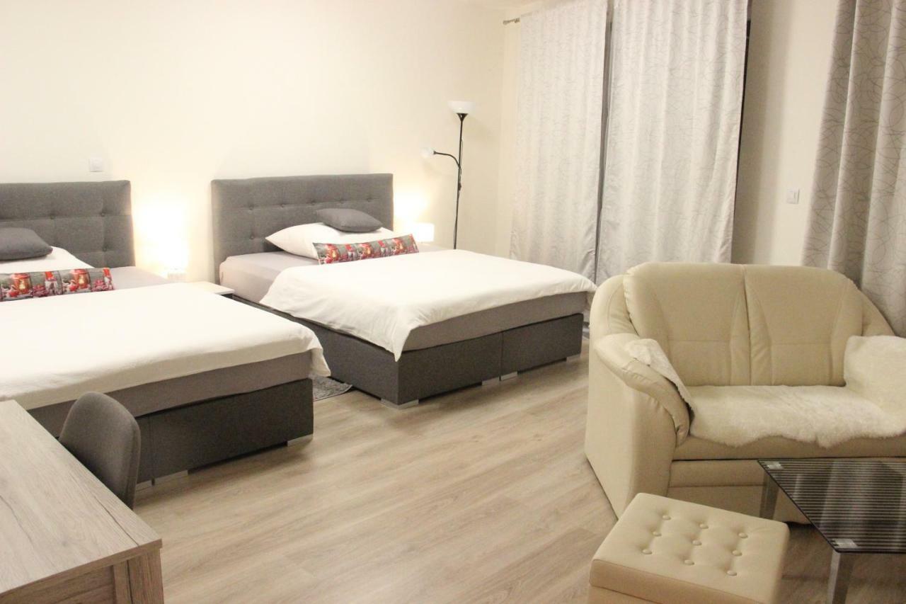 H+ Apartman Letiste Praha Apartment ภายนอก รูปภาพ