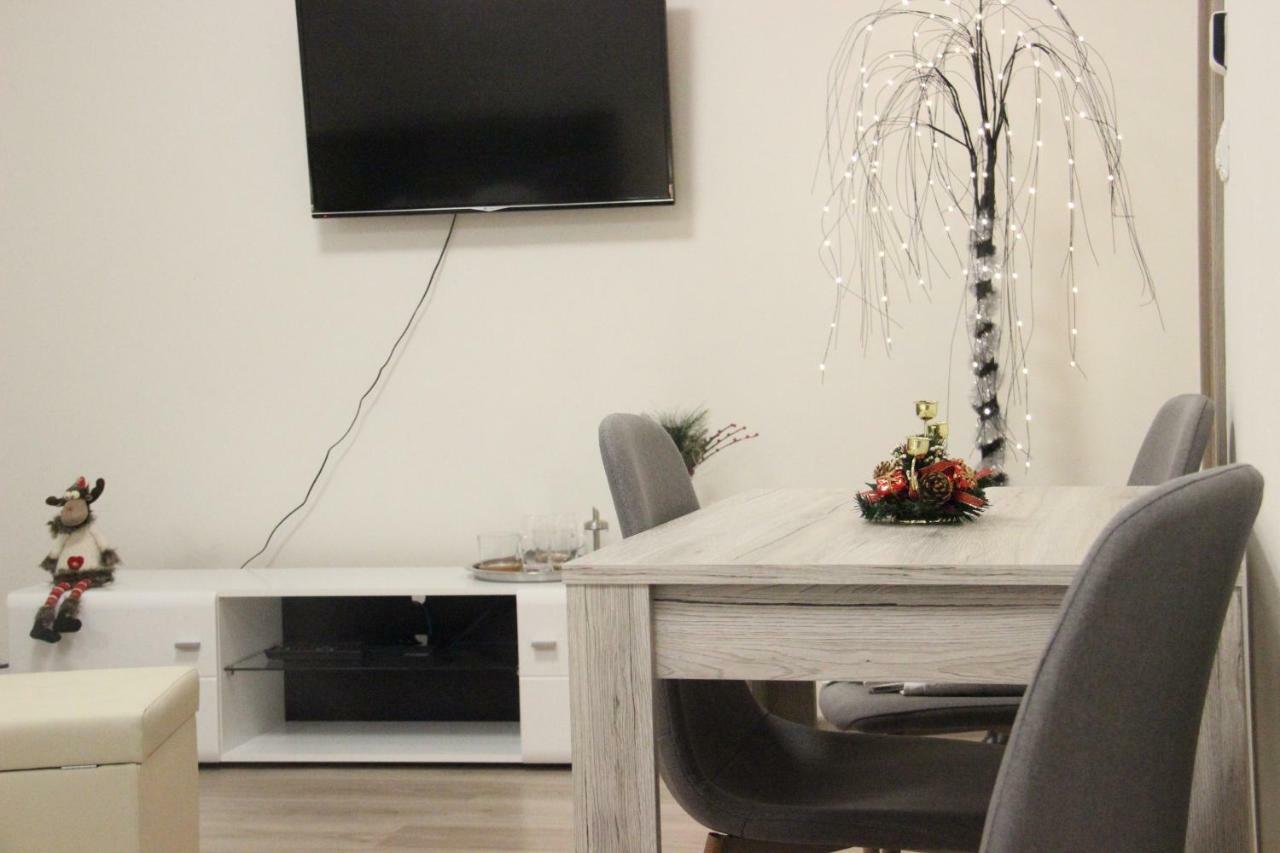 H+ Apartman Letiste Praha Apartment ภายนอก รูปภาพ