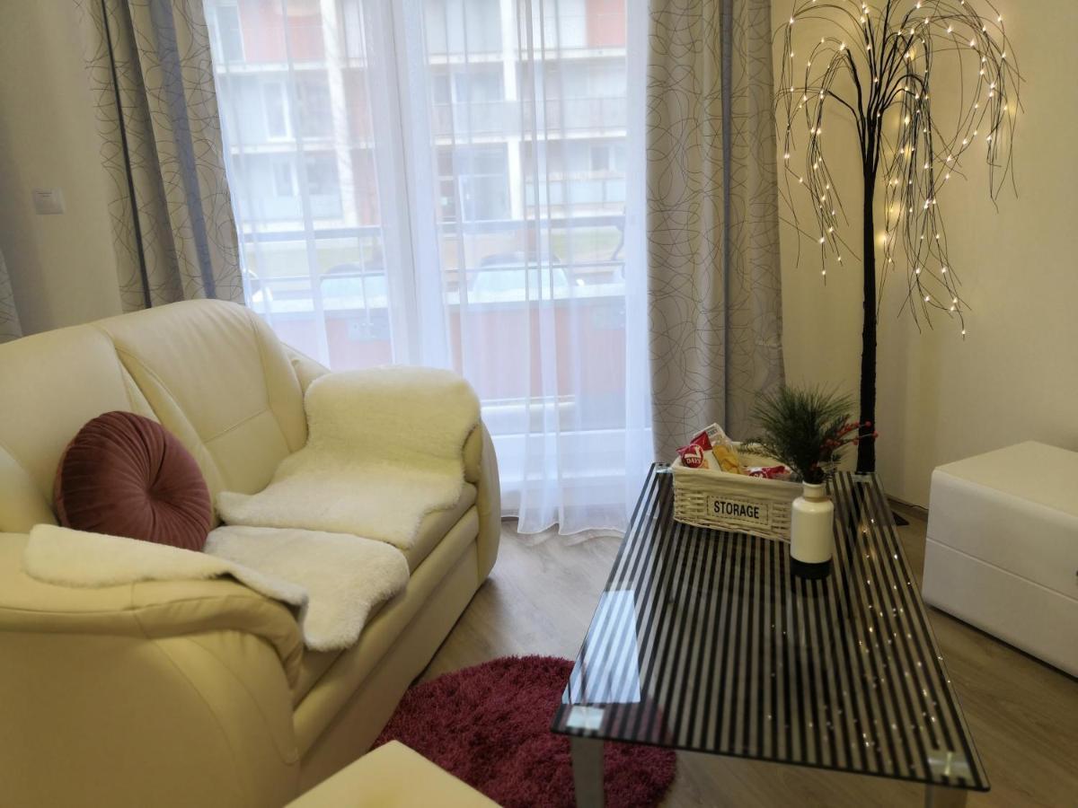 H+ Apartman Letiste Praha Apartment ภายนอก รูปภาพ